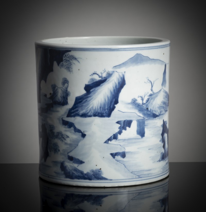 A blue and white brush pot with deer in a landscape - 图2