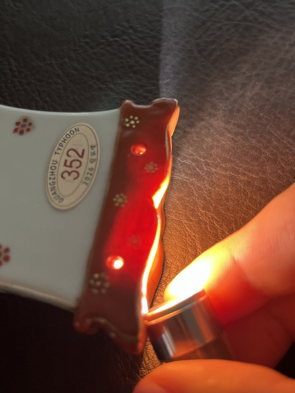 清乾隆 粉彩瑞果花蝶纹瓜棱壁瓶 - 图23