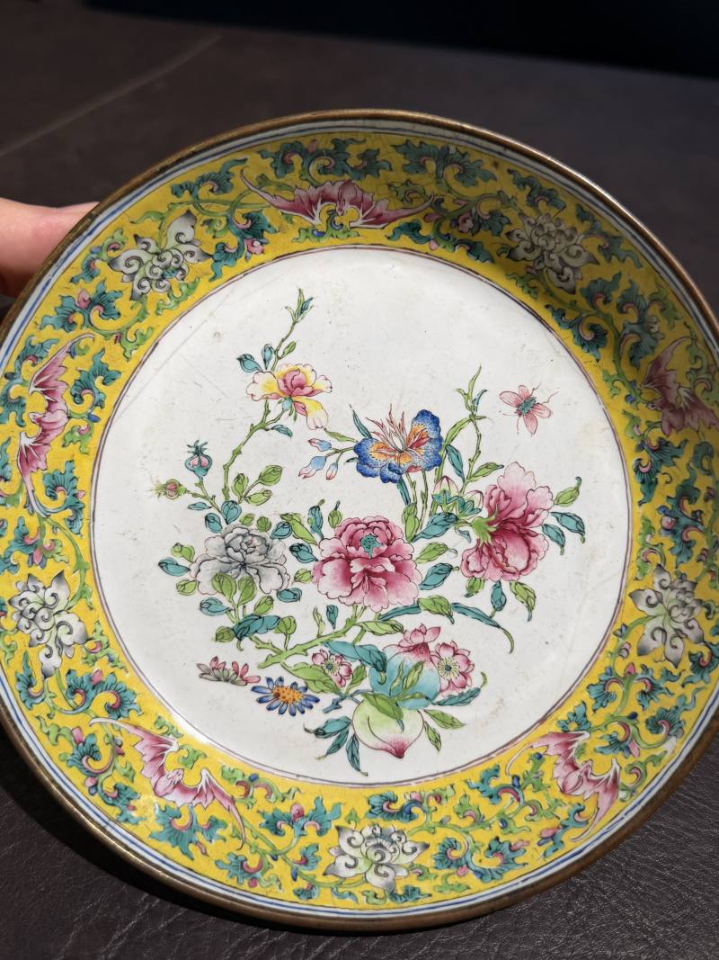 清乾隆 铜胎云龙花卉纹珐琅盘 - 图5