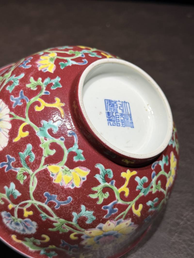 清乾隆 胭脂红地洋彩缠枝花卉纹碗 - 图14