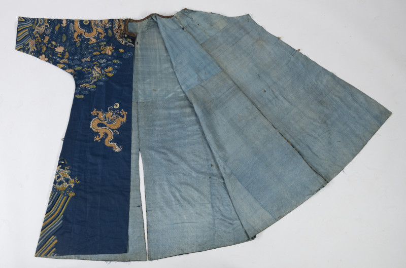 AN UNUSUAL BLUE EMBROIDERED DRAGON ROBE WITH SHIZI LIONS FOR A GENTLEMAN - 图7