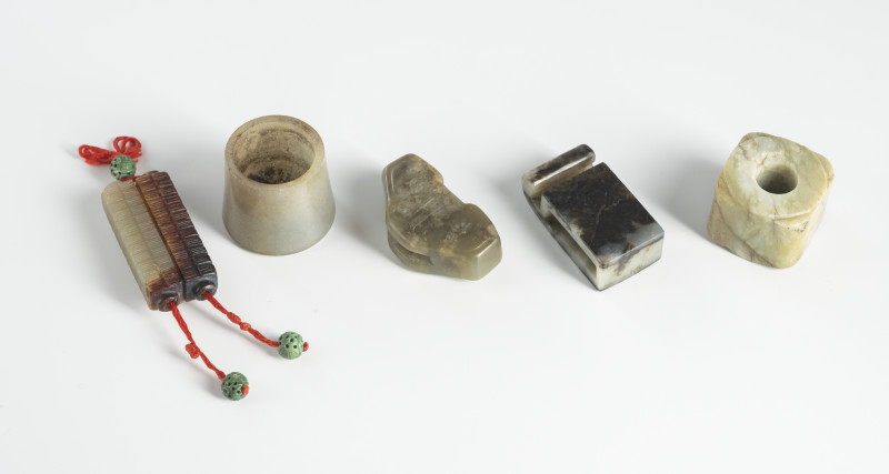 A group of jade p carvings, including the end of an opium pipe, various sword pendants, cong, etc. - 图2