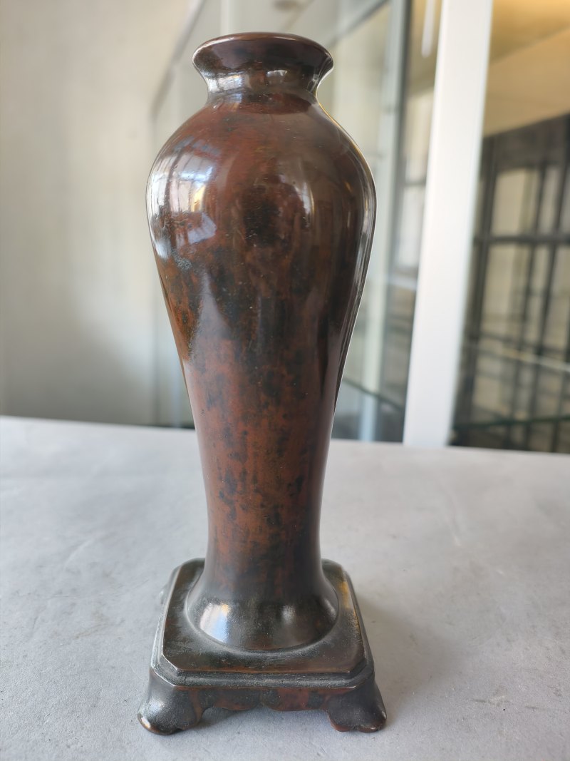 A group of three bronze vases - 图36