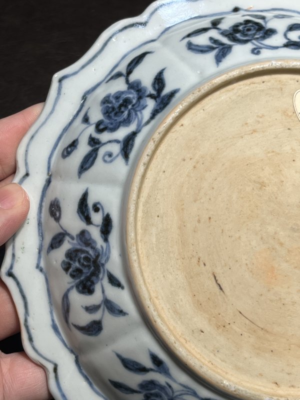 明宣德 青花折枝月季花瑞果纹菱花盘 - 图10