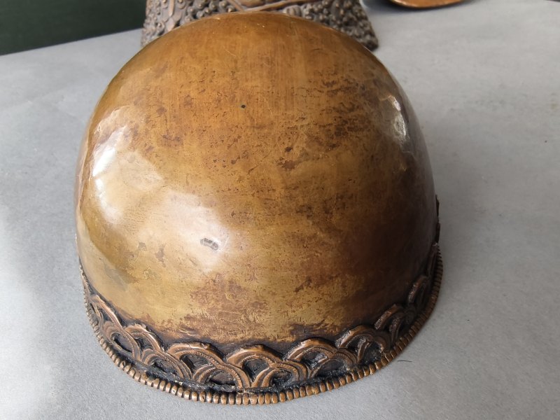 A COPPER EMBOSSED KAPALA WITH COVER ON STAND - 图7