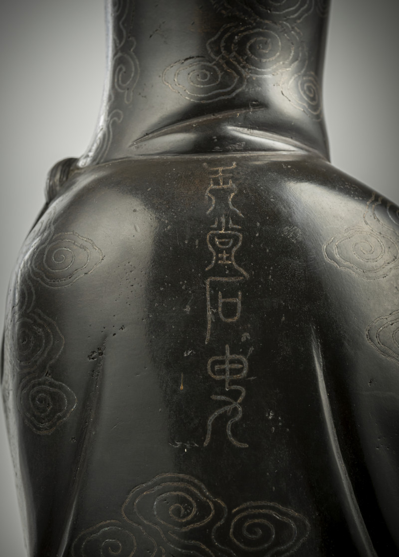 A FINE SILVER-INLAID BRONZE FIGURE OF GUANYIN - 图5