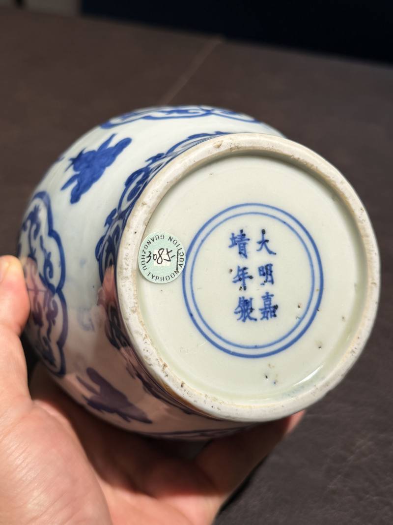 明嘉靖 仿成化青花折枝莲纹罐 - 图11