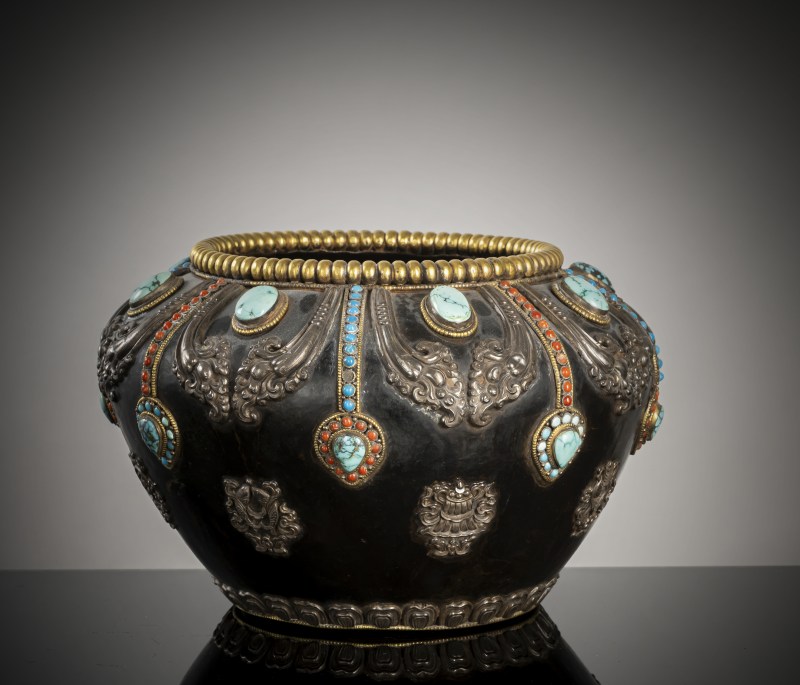 A PARCEL-GILT SILVER AND SEMI-PRECIOUS STONE INLAID METAL BOWL - 图3
