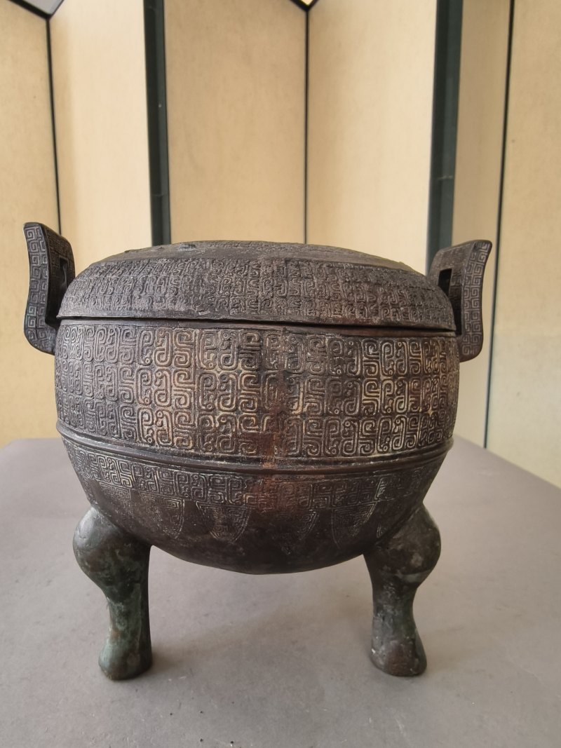 Three-legged bronze food vessel "ding" type - 图19