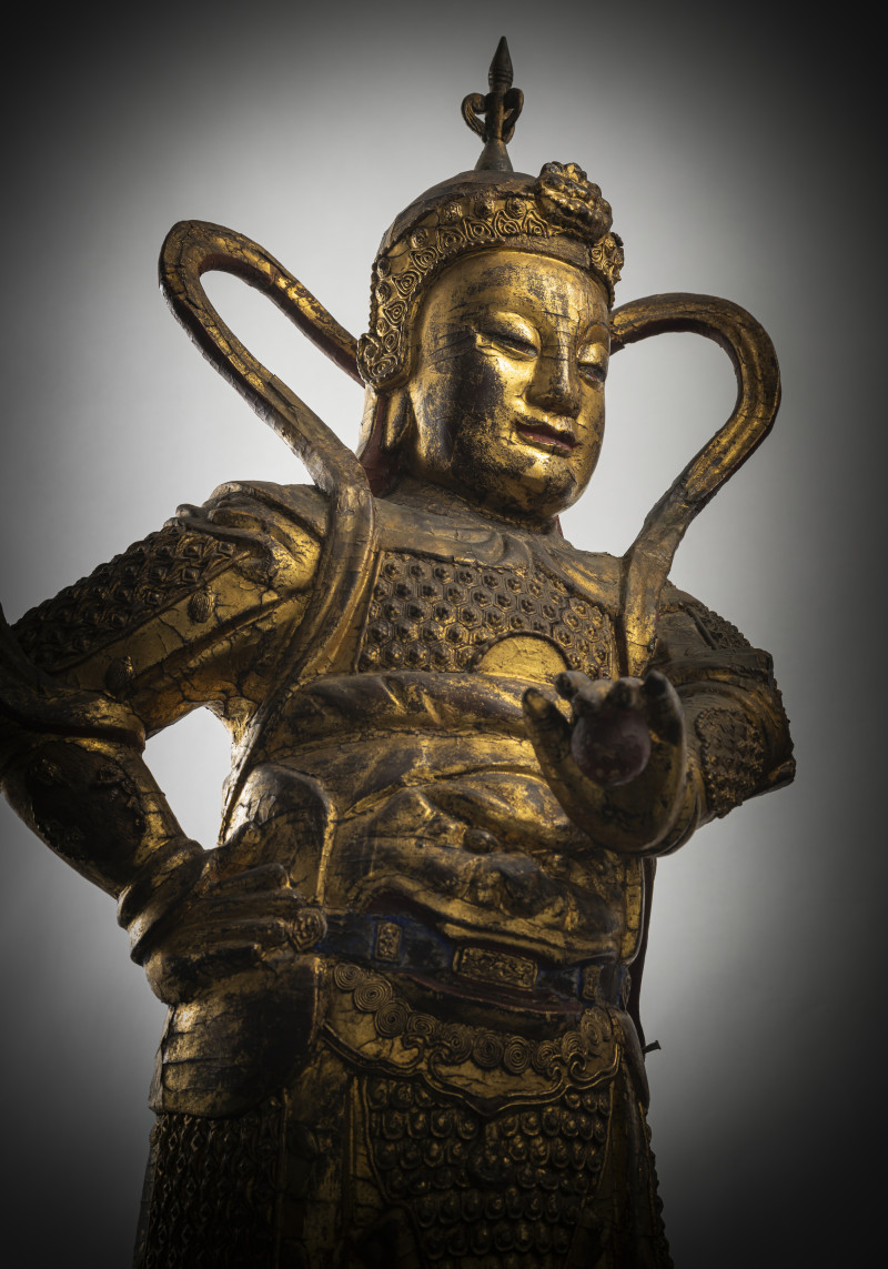 A LARGE GILT-LACQUERED WOOD FIGURE OF WEITUO - 图5