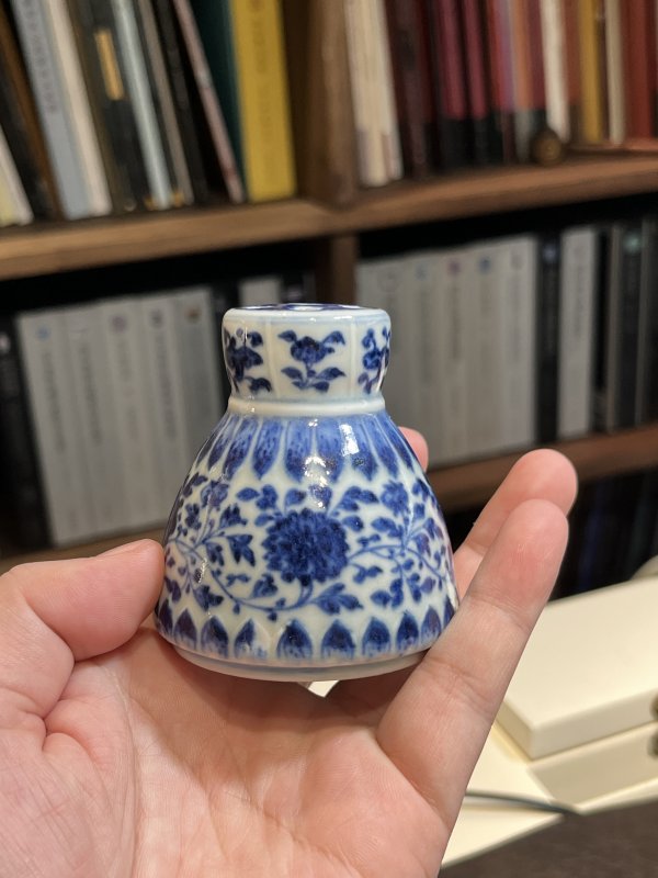 清雍正 仿宣窑青花缠枝莲纹花插 - 图6