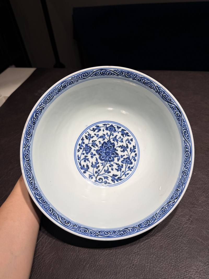 清雍正 青花缠枝莲纹大碗 - 图9