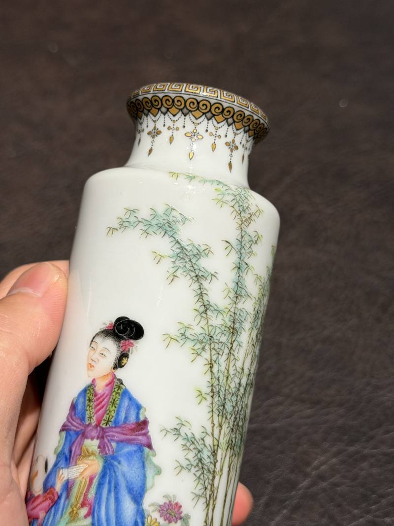 民国 叶震嘉绘珐琅彩仕女图筒瓶一对 - 图22