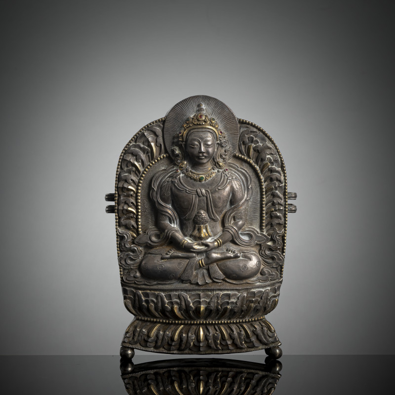 A PARCEL-GILT SILVER EMBOSSED METAL AMULET DEPICTING AMITAYUS