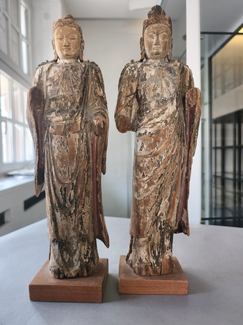 TWO WOOD FIGURES OF BODHISATTVAS - 图12