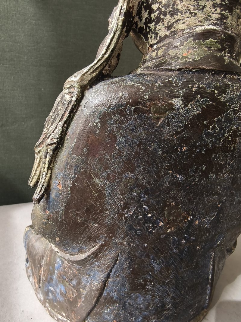 Polychrome painted and partially fire-gilt bronze of the crowned Guanyin - 图17