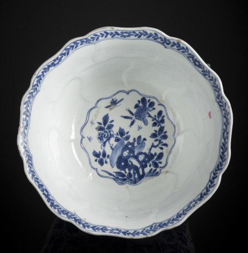 A floriform blue and white porcelain bowl - 图3