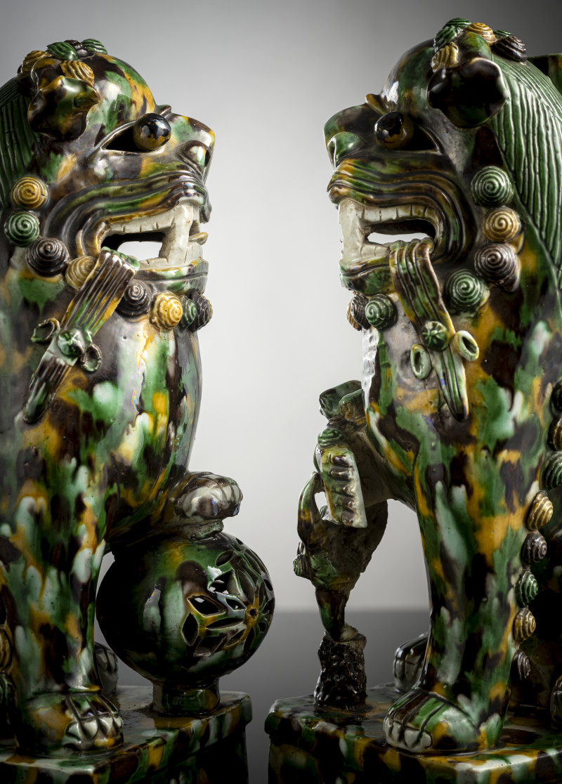 A pair of 'sancai' -glazed buddhist lion joss-stick lion holders - 图5