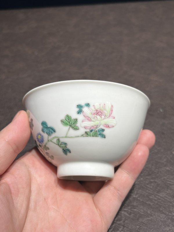 清乾隆 粉彩折枝花卉纹茶圆一对 - 图18