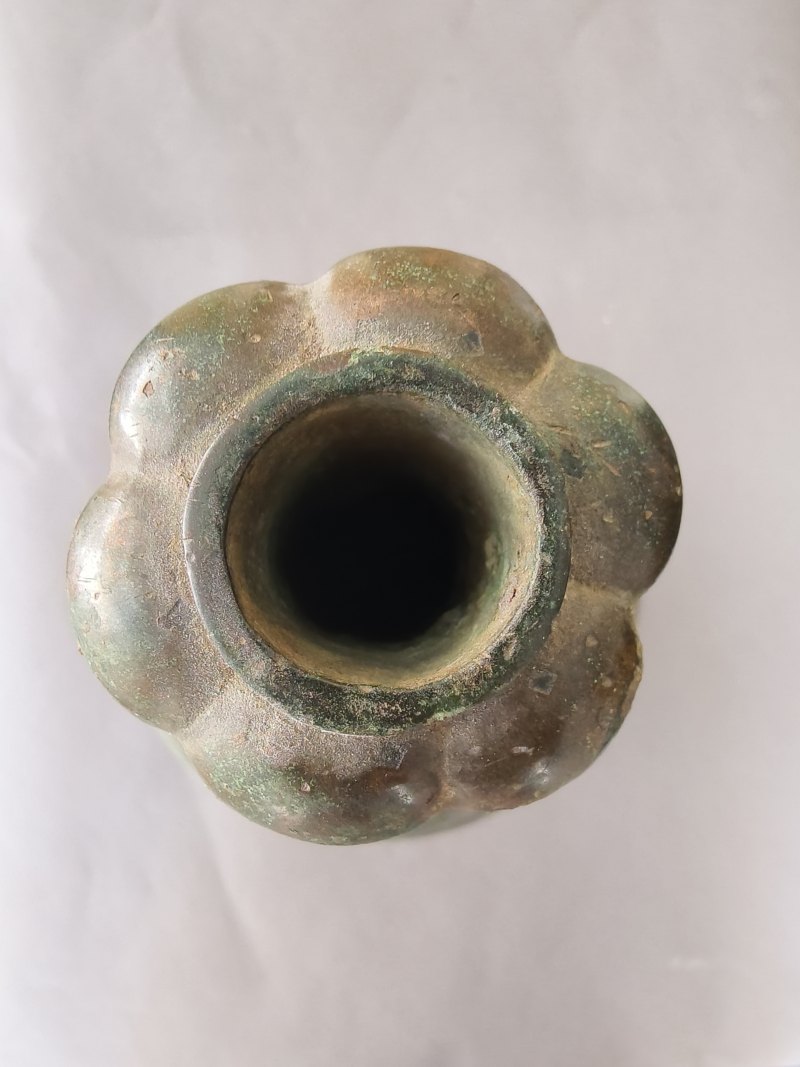 A bronze "garlic head" bottle vase - 图8