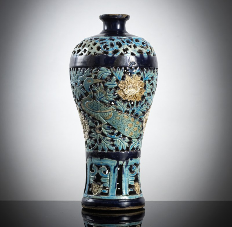 A rare pierced 'Fahua' meiping - 图2