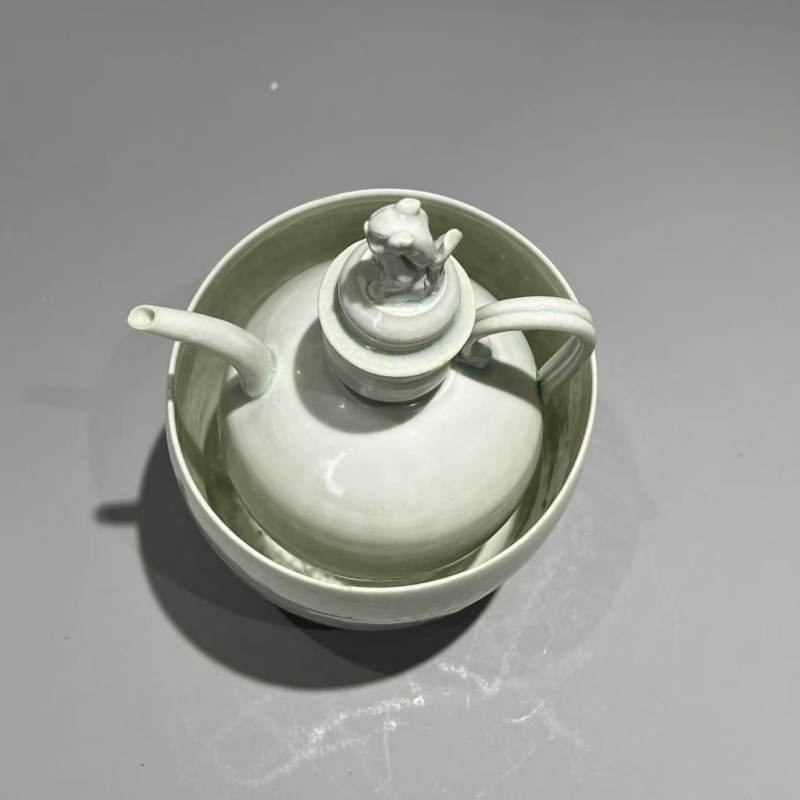 明代 青白釉狮钮套壶 - 图9