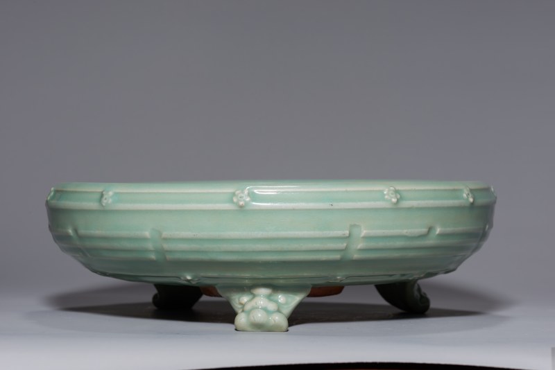 明代 龙泉窑梅子青釉梅花鼓钉洗炉 - 图6