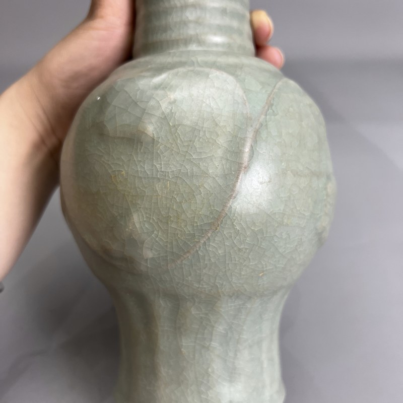 明代 龙泉窑粉青釉牡丹纹凤尾尊 - 图24