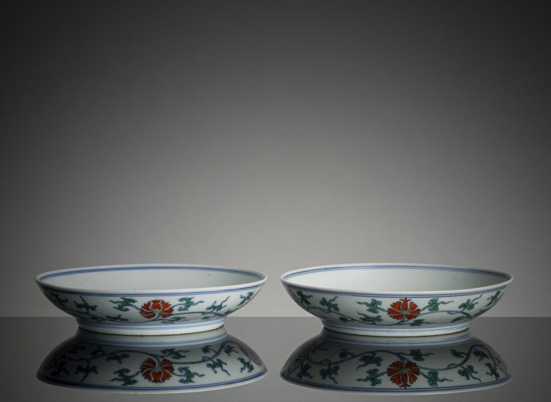 A pair of fine 'Doucai' saucers with floral decoration - 图5