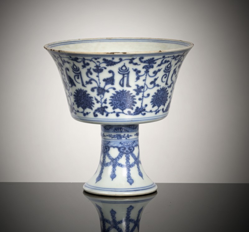 A blue and white stemcup - 图2
