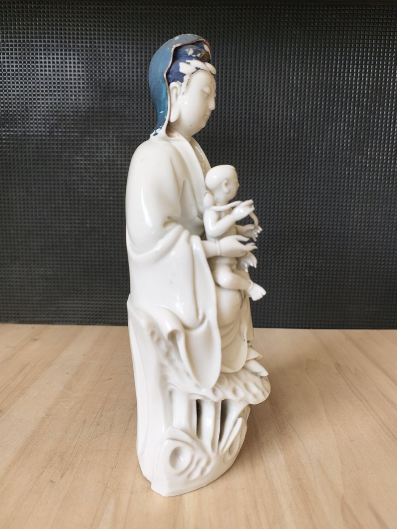 A dehua figure of a Guanyin and child - 图16