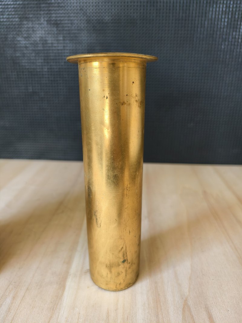 A ribbed porcelain celadon vase in a fine ormolu mount - 图8