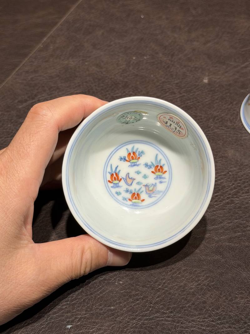 清中期 “三和堂制”款斗彩莲池鸳鸯纹茶圆一对 - 图7