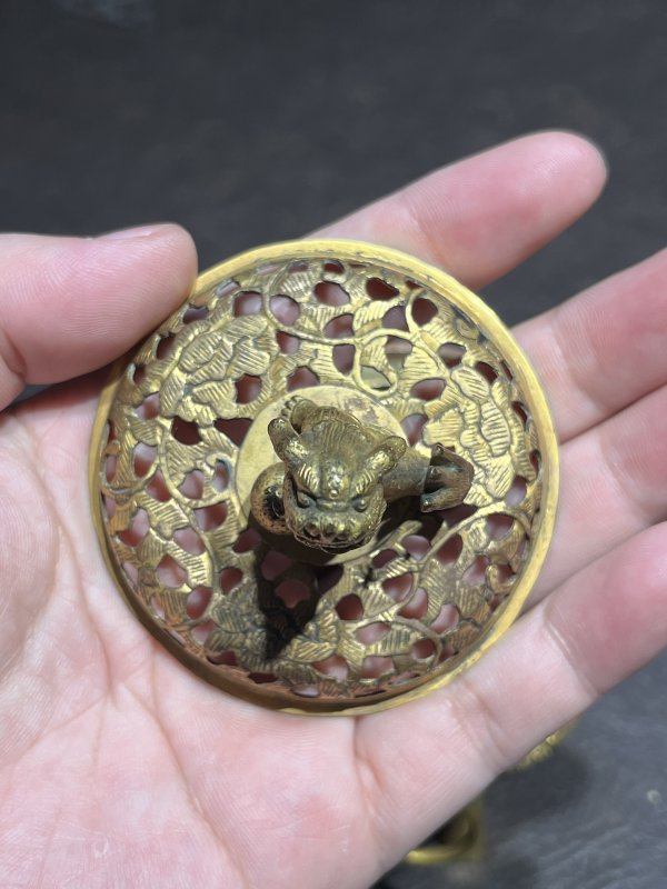 清乾隆 造办处乌铜鎏金錾花双耳狮钮三足炉 - 图11