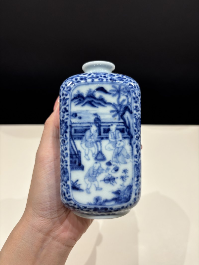 清雍正 青花花卉开光婴戏图方瓶 - 图8