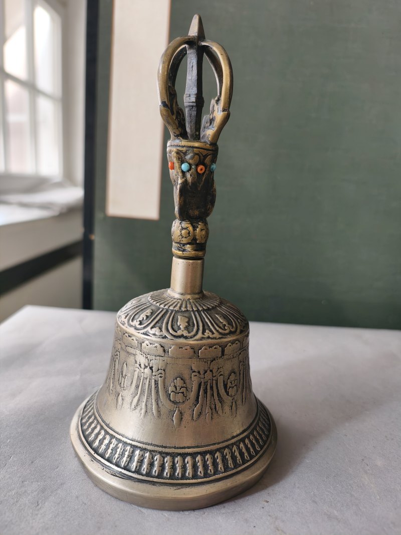 A metal bell (ghanta) and a phurbu - 图10