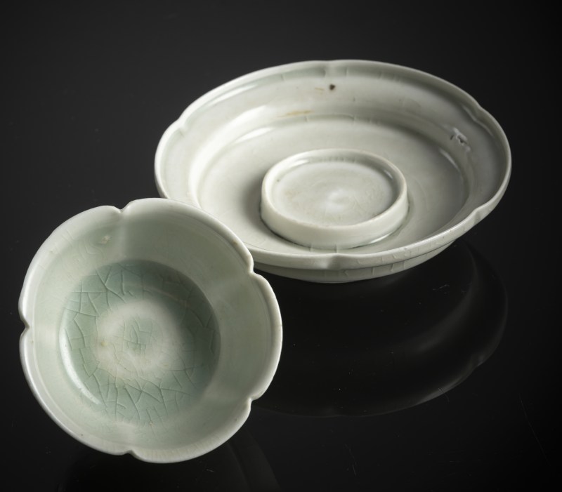 A floriform 'qingbai' ware tea cup and associated stand - 图2