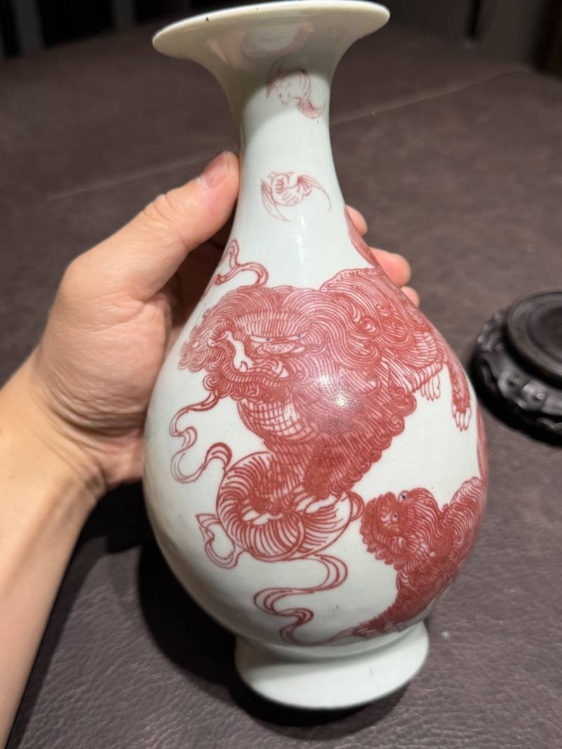 清道光 釉里红太狮少狮玉壶春瓶（配木座、老盒） - 图11