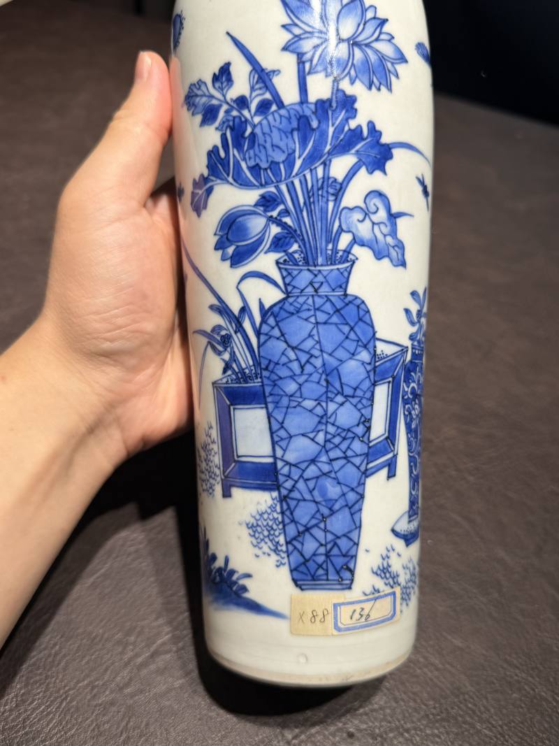 明崇祯 青花博古纹筒瓶 - 图12