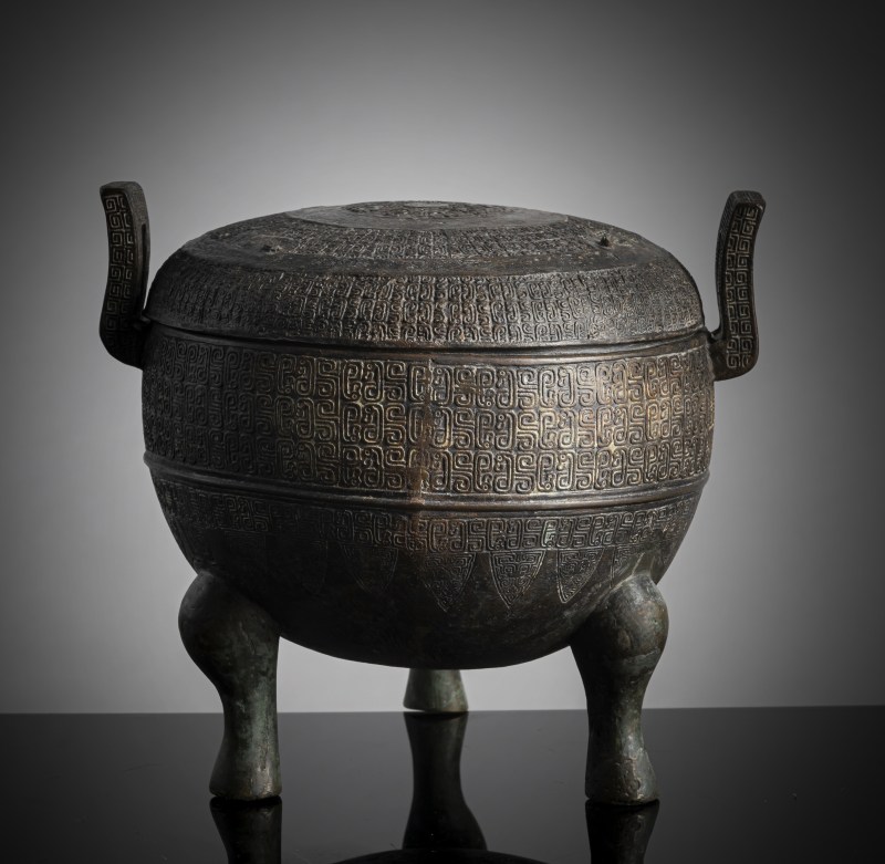 Three-legged bronze food vessel "ding" type - 图2