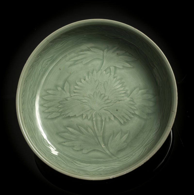 A RARE DEEP CELADON BOWL WITH A SINGLE PEONY BLOSSOM - 图5