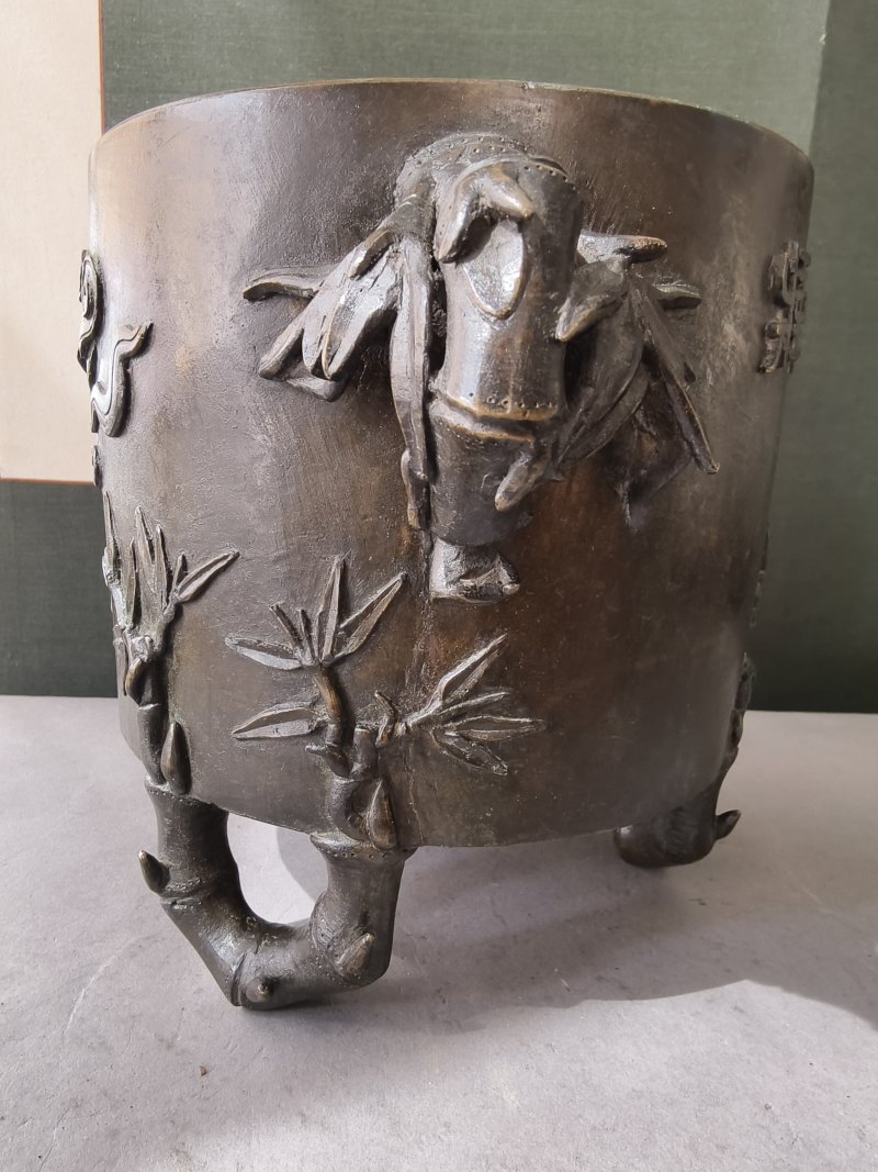 Bronze incense burner with relief decoration of inscription and bamboo - 图13