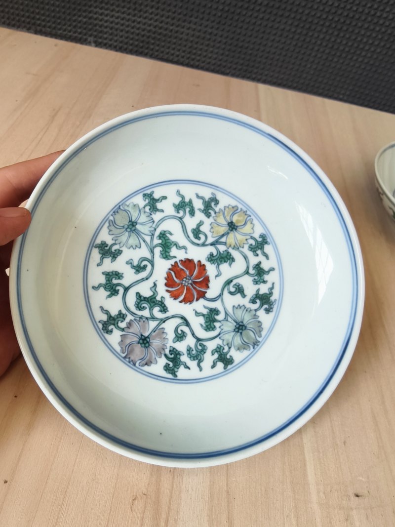 A pair of fine 'Doucai' saucers with floral decoration - 图22