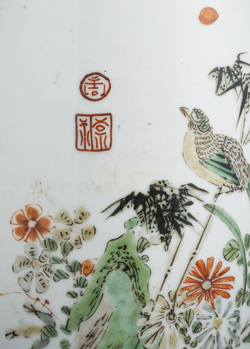 A 'Famille verte' porcelain rouleau vase with bird and landscape decoration - 图4