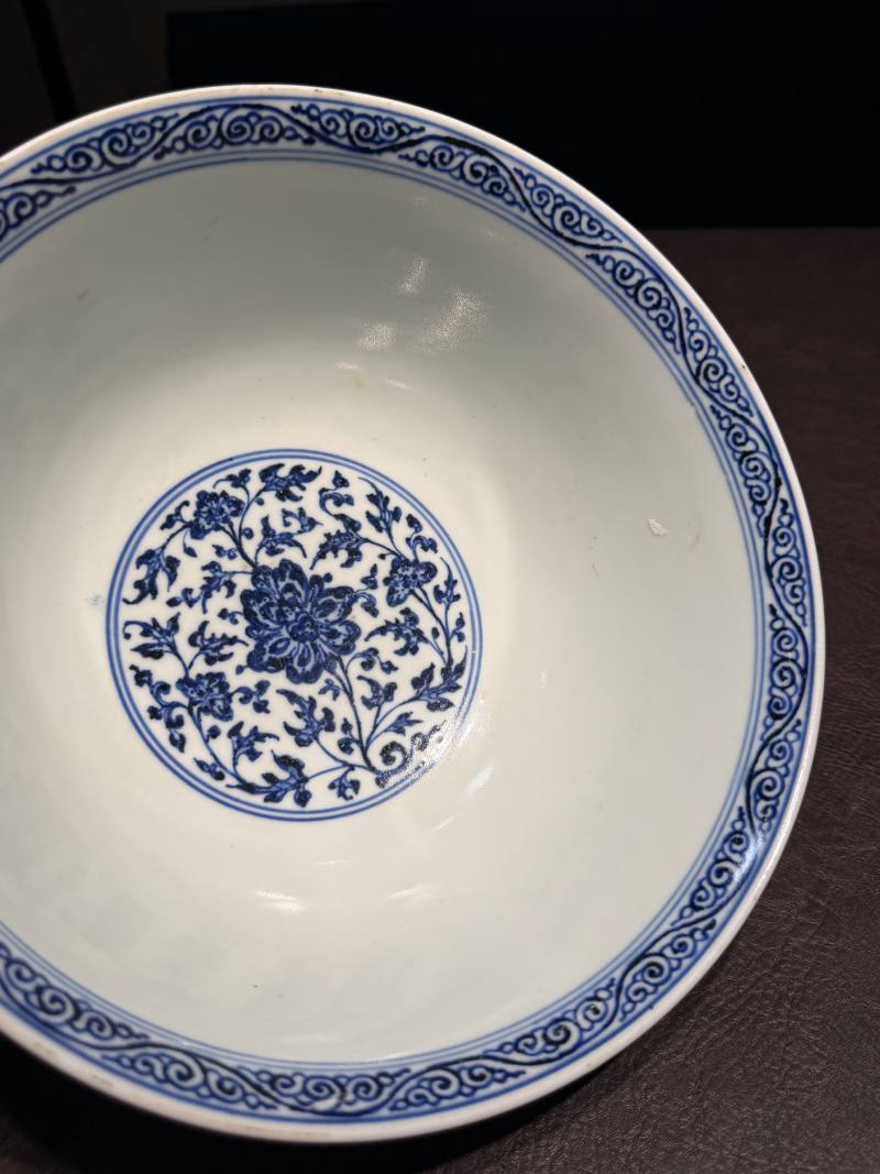 清雍正 青花缠枝莲纹大碗 - 图10