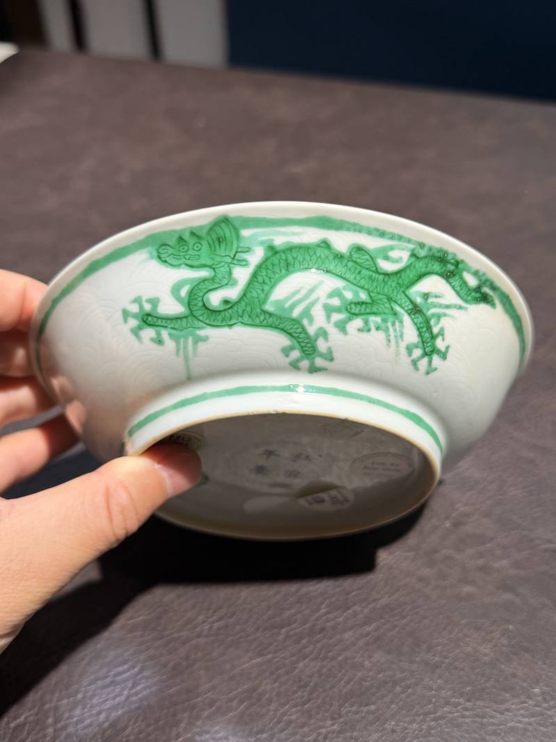 清康熙 仿弘治白地暗刻海水绿彩龙纹盘 - 图10