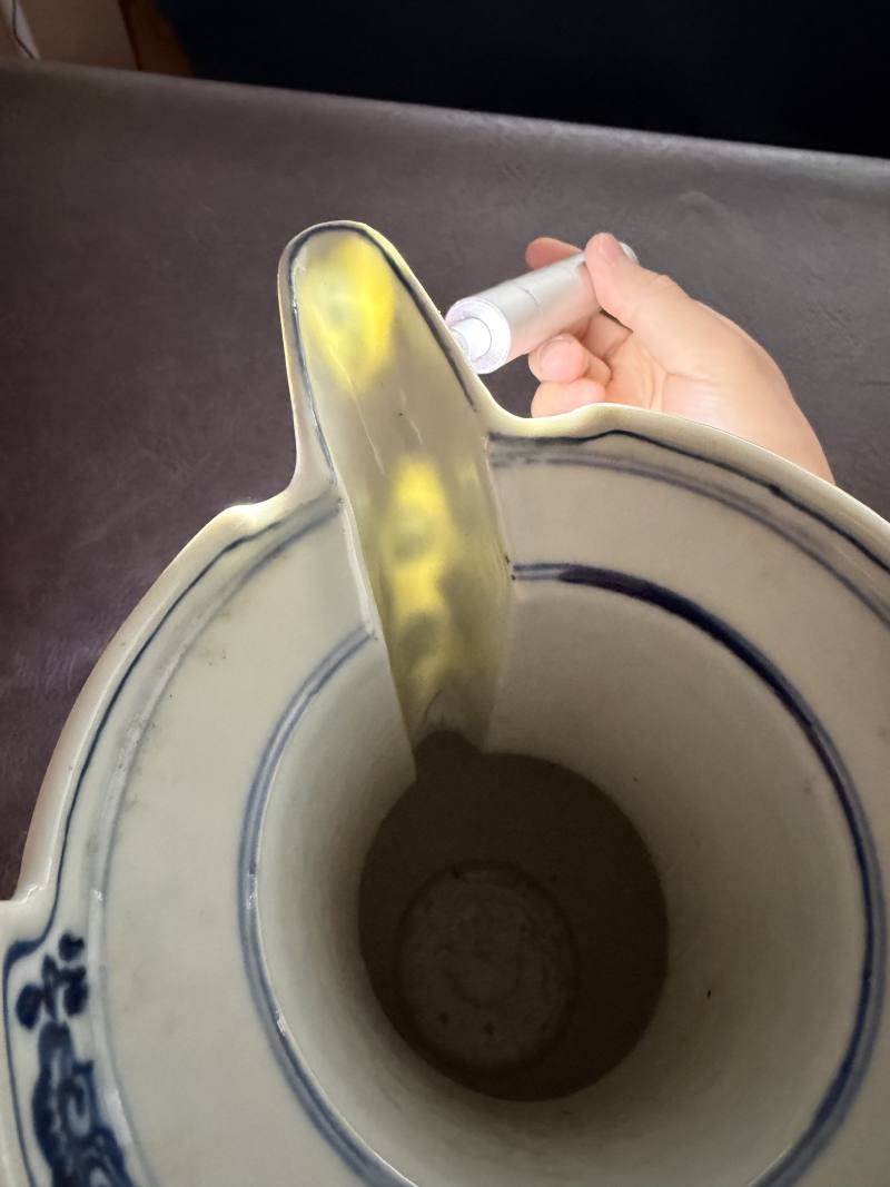 清乾隆 青花缠枝花卉纹僧帽壶 - 图22