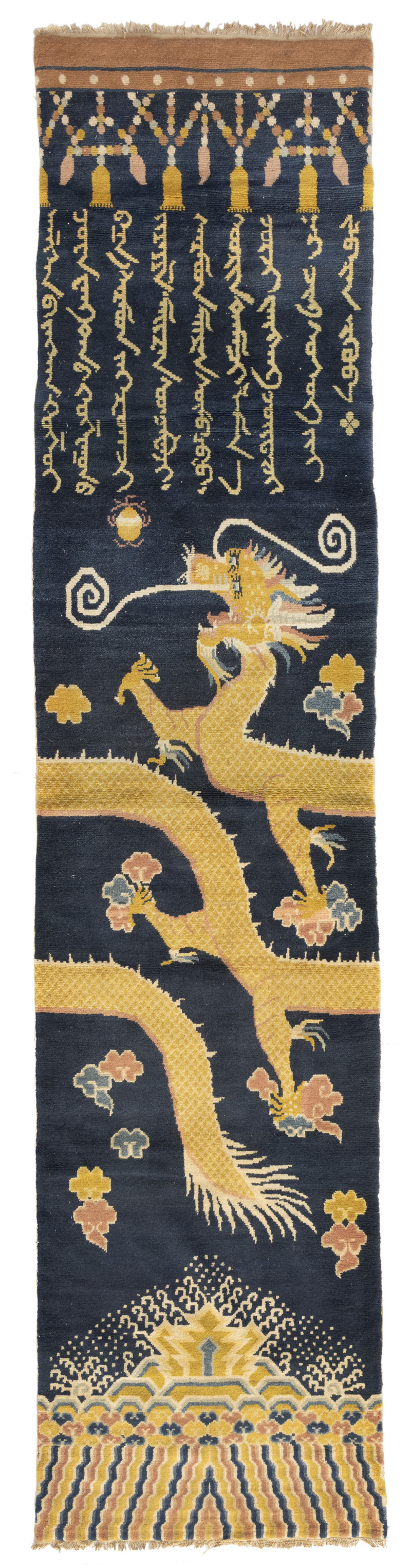 An unusual pair of pillar rugs - 图8