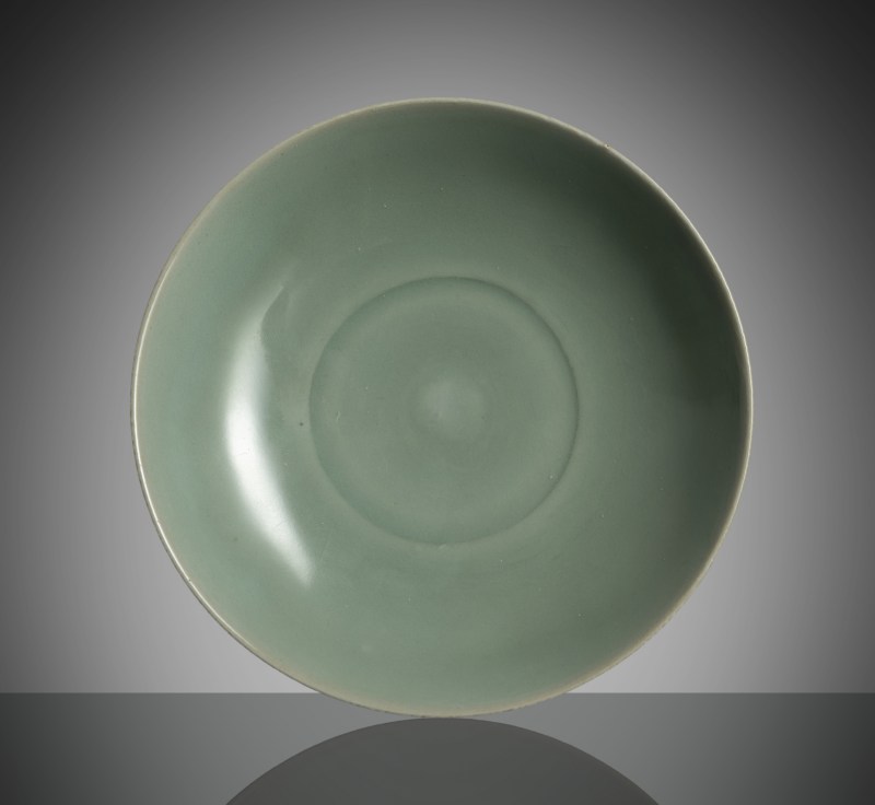 A fine 'Longquan' celadon lotus dish - 图2