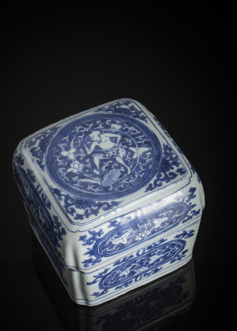 A fine porcelain box and cover decorated in underglaze blue for the Japanese market - 图4